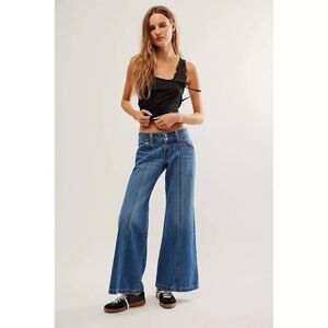 Levis Noughties Bell Low Rise Wide Flare SIZE 25 NWT $128